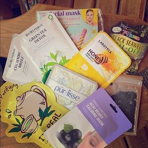 Bundle of 8  facial sheet mask and 1 body scrub